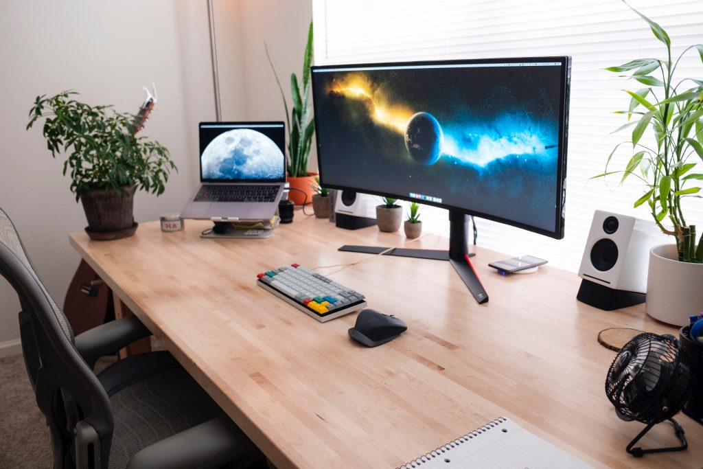Monitor Lengkung
