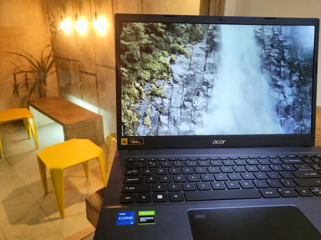 refresh rate 144 hz
